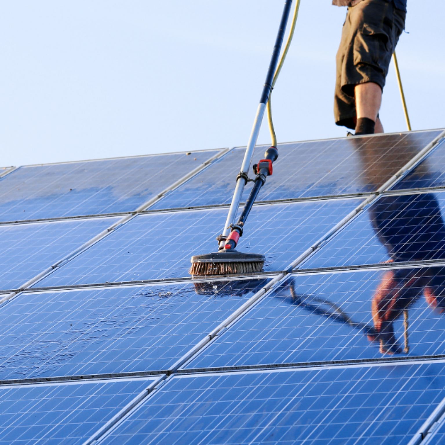 Zonnepanelen opbrengst verhogen: het effect van een schoon oppervlak